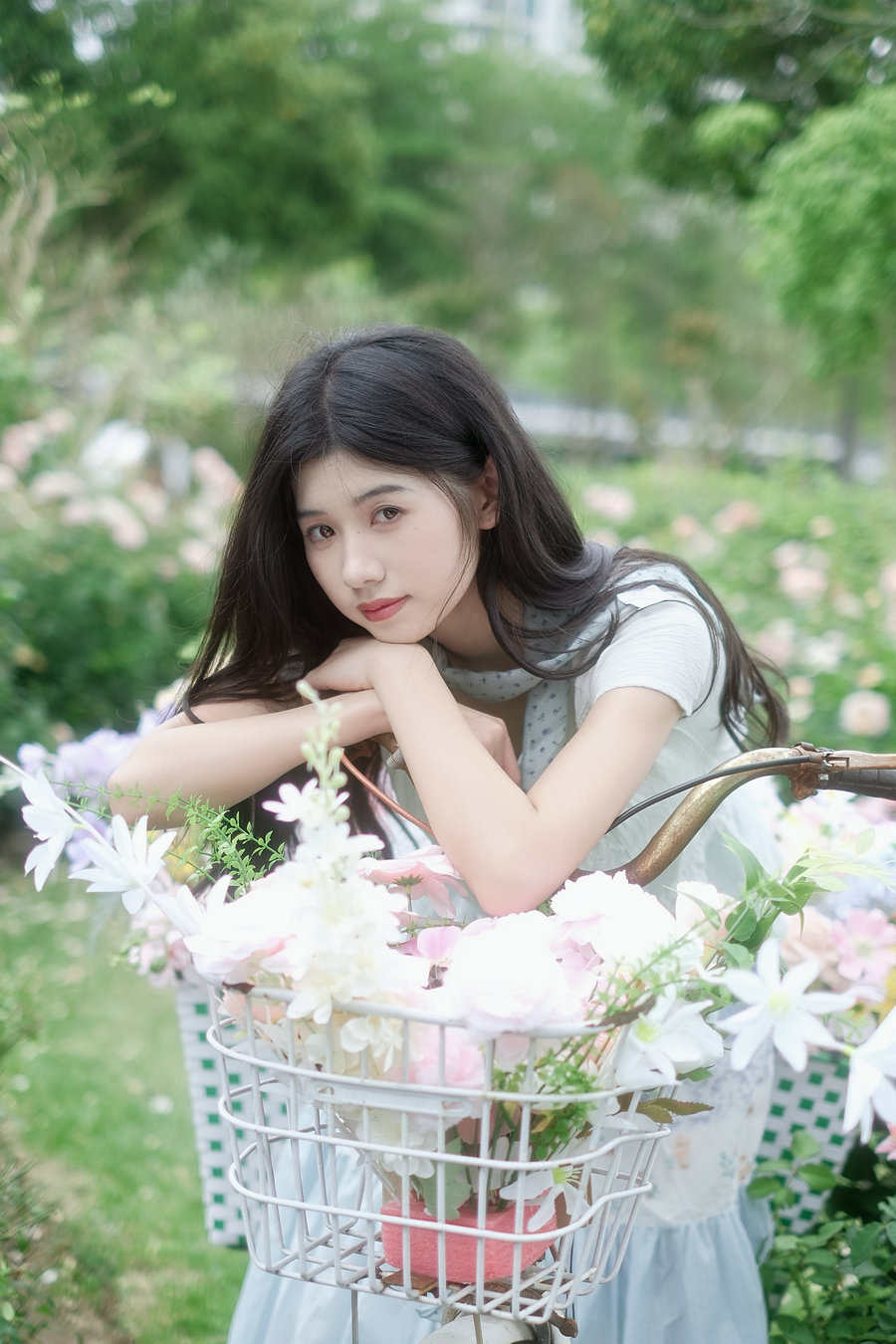 [YITUYU]艺图语 2026.04.02 花海里的“白月光”，这一眼太绝了！ 欧阳明慧 [22P-459MB] ...