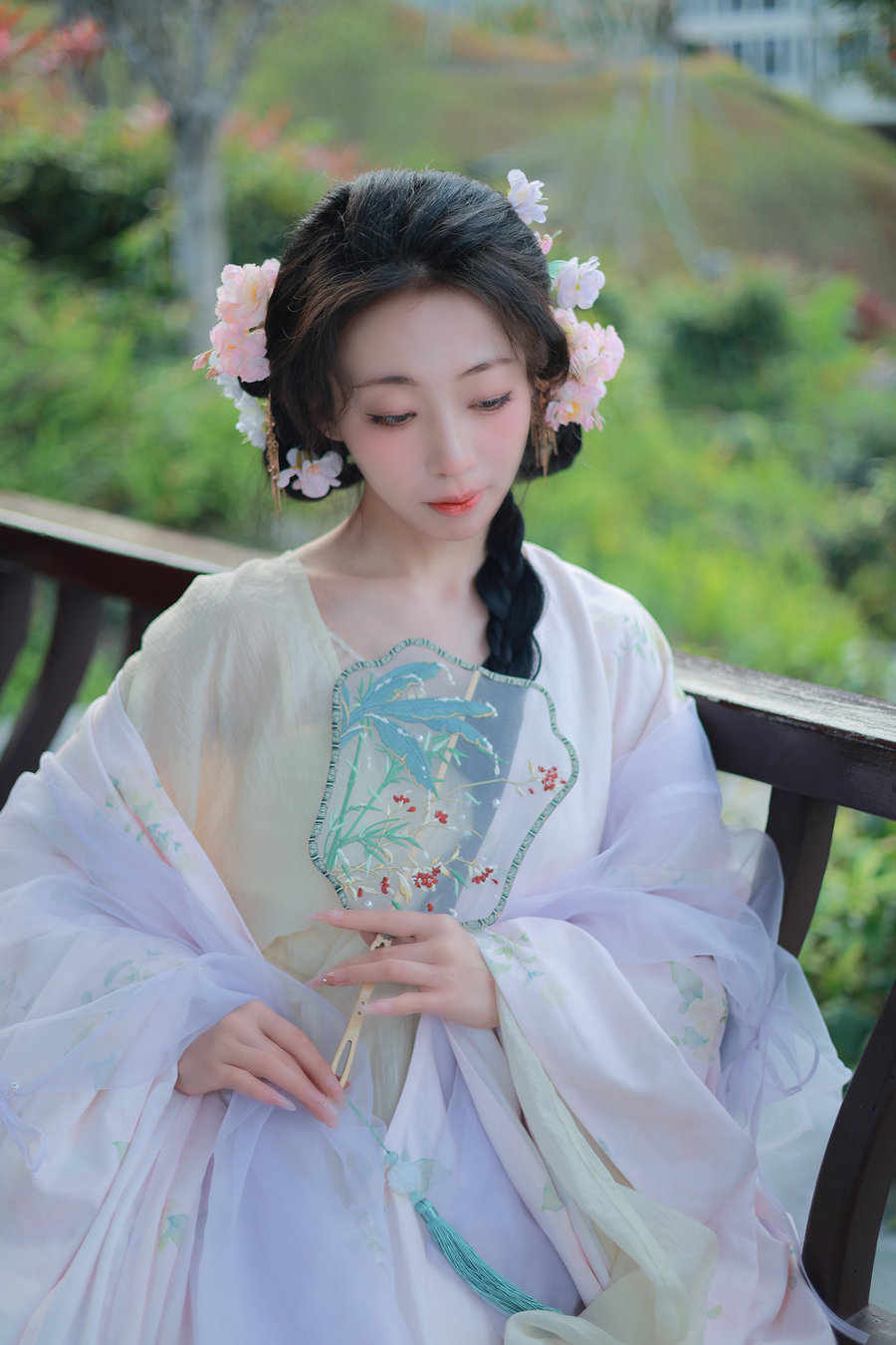 [YITUYU]艺图语 2026.04.11 素衣执伞 阿静 [13P-502MB]