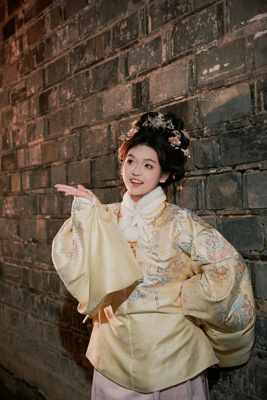 [YITUYU]艺图语 2026.04.14 何必一厢旧梦悠悠苦我心 [14P-308MB]