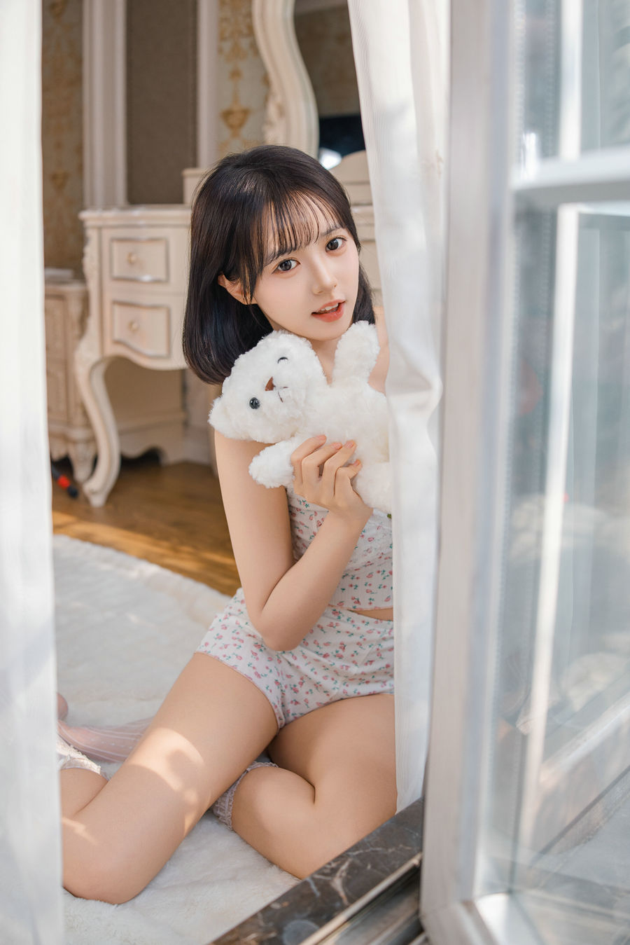 [YITUYU]艺图语 2026.04.15 窗边的少女 小亿 [35P-127MB]