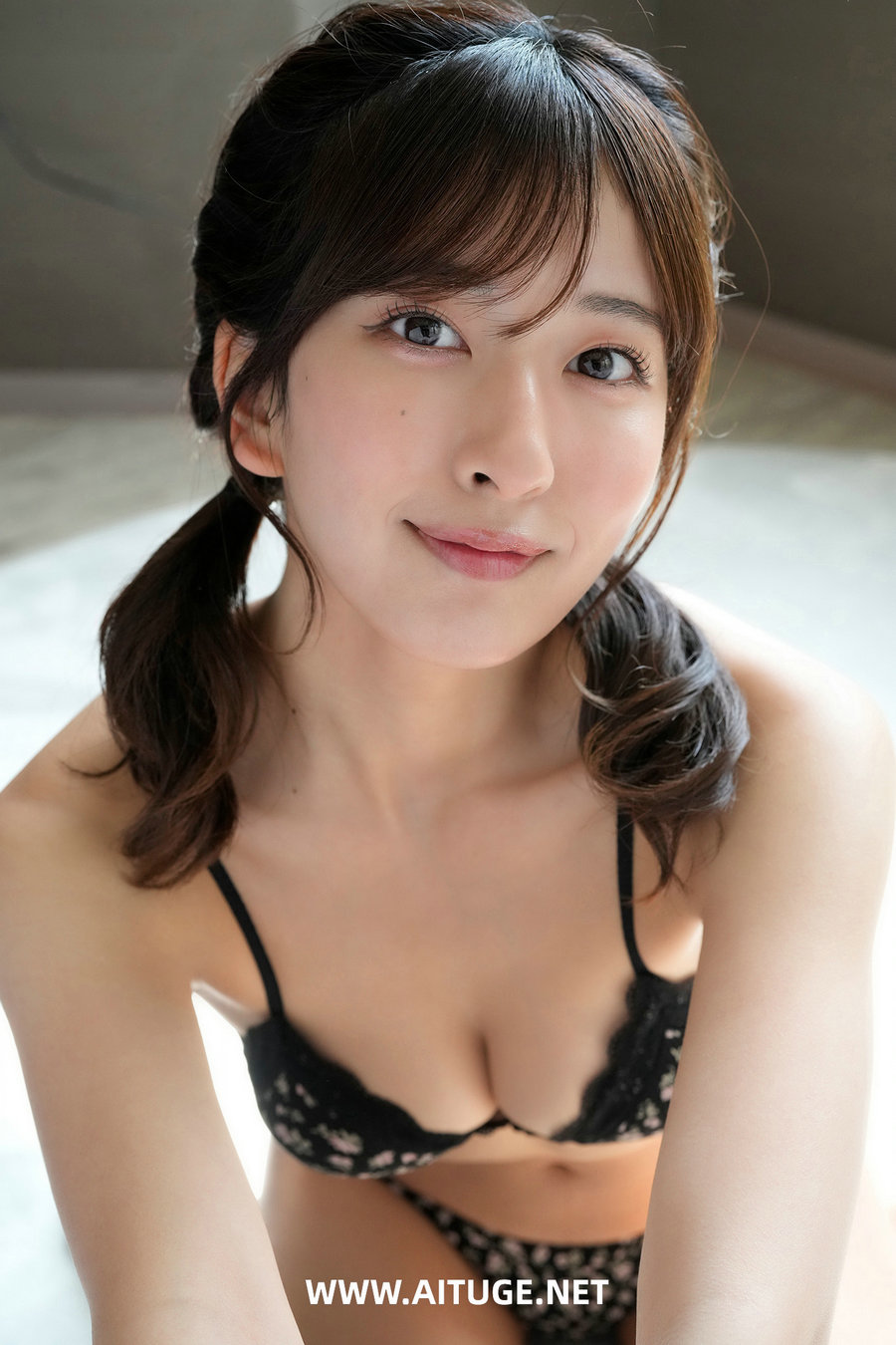 斉藤里奈 - 新旧ギャル対決！＜新宿編＞ [36P50MB]