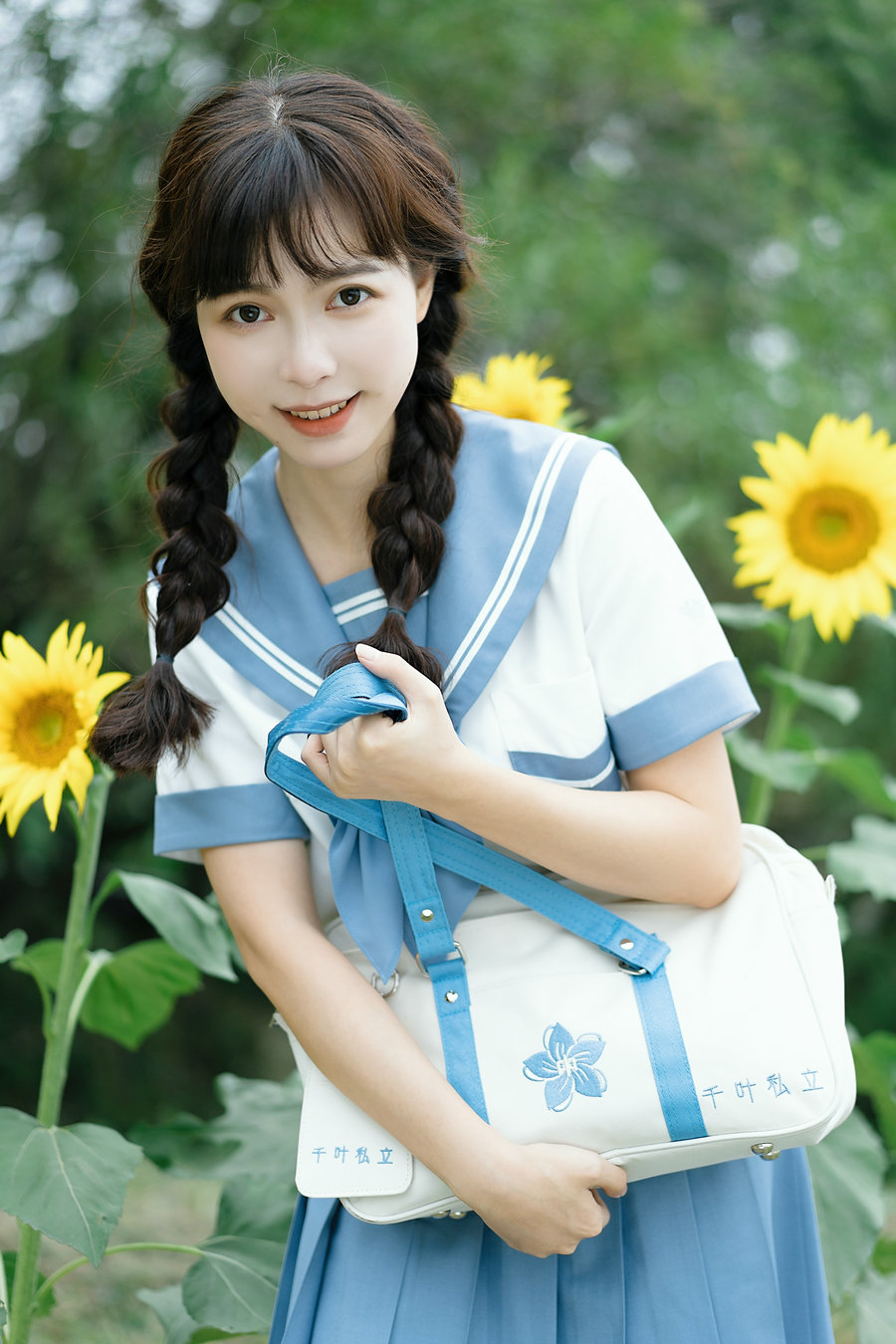 [YITUYU]艺图语 2022.11.20 向日葵之约 百变小影 [27P-526MB]