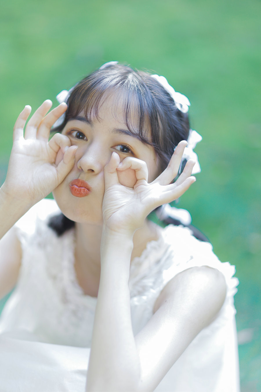 [YITUYU]艺图语 2022.05.25 花儿与少女 欣雨 [24P-204MB]