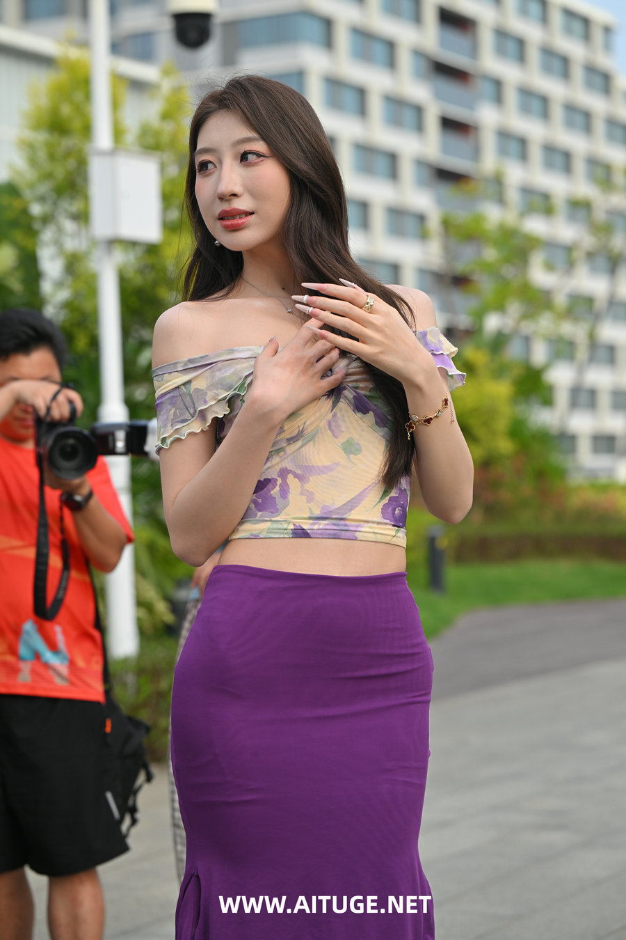精选街拍视频 No.10914 紫罗兰裹胸锁骨美人小乐 [334P-6.63GB]
