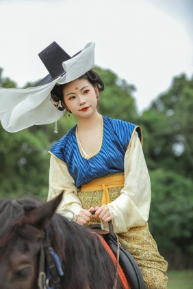 [YITUYU]艺图语 2026.04.19 牵马的唐朝女人 奶油大红枣 [18P-281MB]