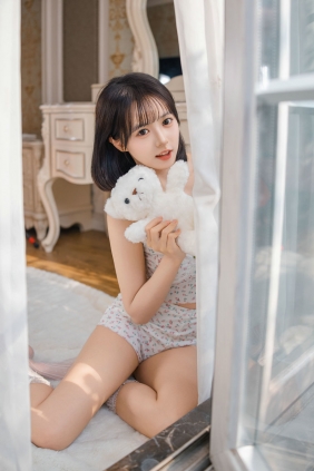 [YITUYU]艺图语 2026.04.15 窗边的少女 小亿 [35P-127MB]
