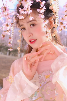 [YITUYU]艺图语 2026.04.19 桃之夭夭，灼灼其华 Tsar [70P-623MB]