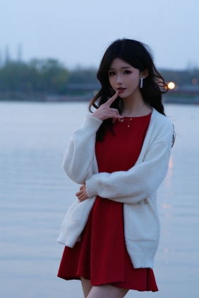 [YITUYU]艺图语 2026.04.15 暮色红裙 晚风里的情绪独白 林瑜 [18P-351MB]