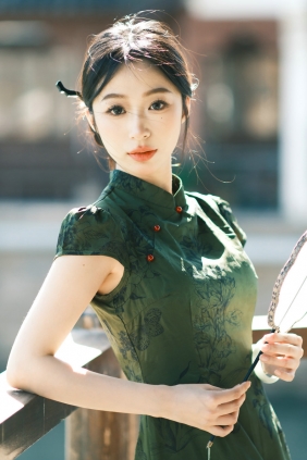 [YITUYU]艺图语 2026.04.05 你追你的西方相，我爱我的东方骨。小吕板板 [10P-42MB]