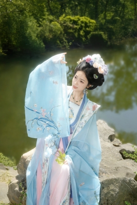 [YITUYU]艺图语 2026.04.10 临水仙踪，一袭蓝韵 涛涛 [12P-221MB]