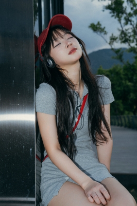 [YITUYU]艺图语 2023.05.09 玩一组最近很流行的闪光灯直闪 七七 [81P-627MB]